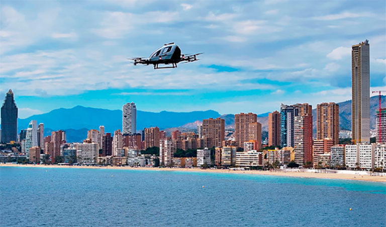 L'EHang EH216-S réalise le premier vol urbain sans pilote en Europe